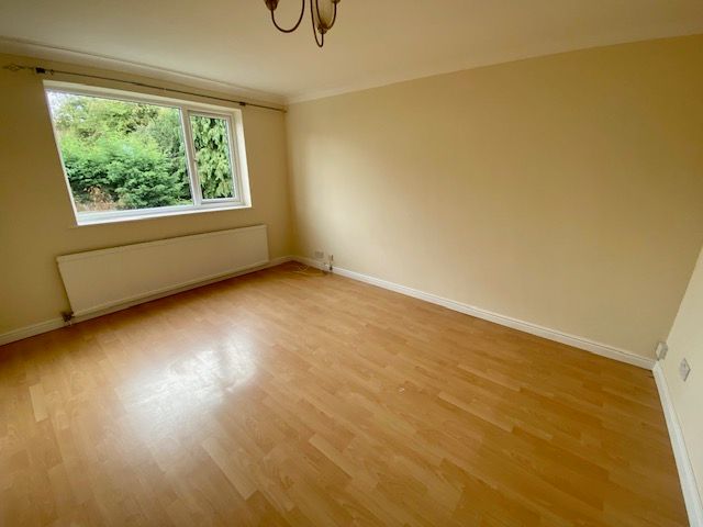 Property photo 2 of 5 Living Room