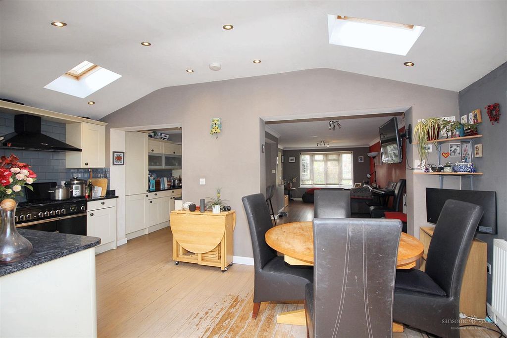 Property photo 3 of 20 Kitchen/Dining Area