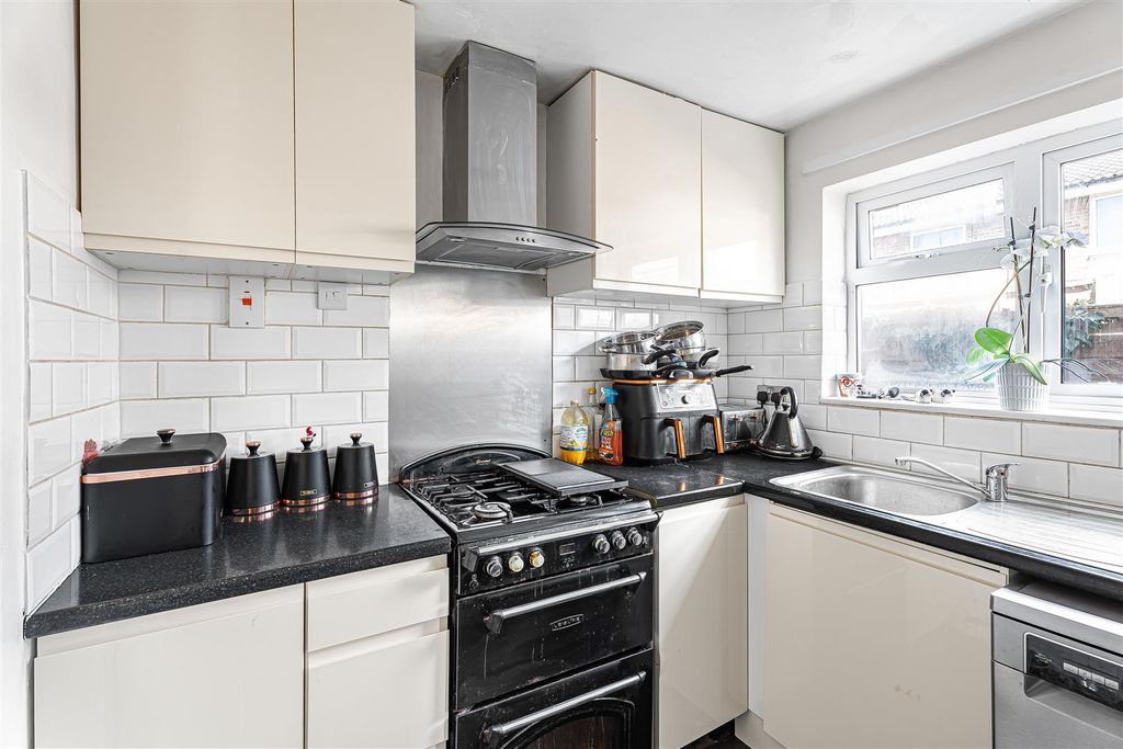 Property photo 2 of 16 6_86903.Jpg