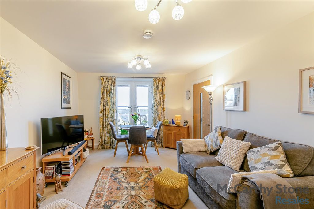 Property photo 2 of 22 8642581-Interior04.Jpg