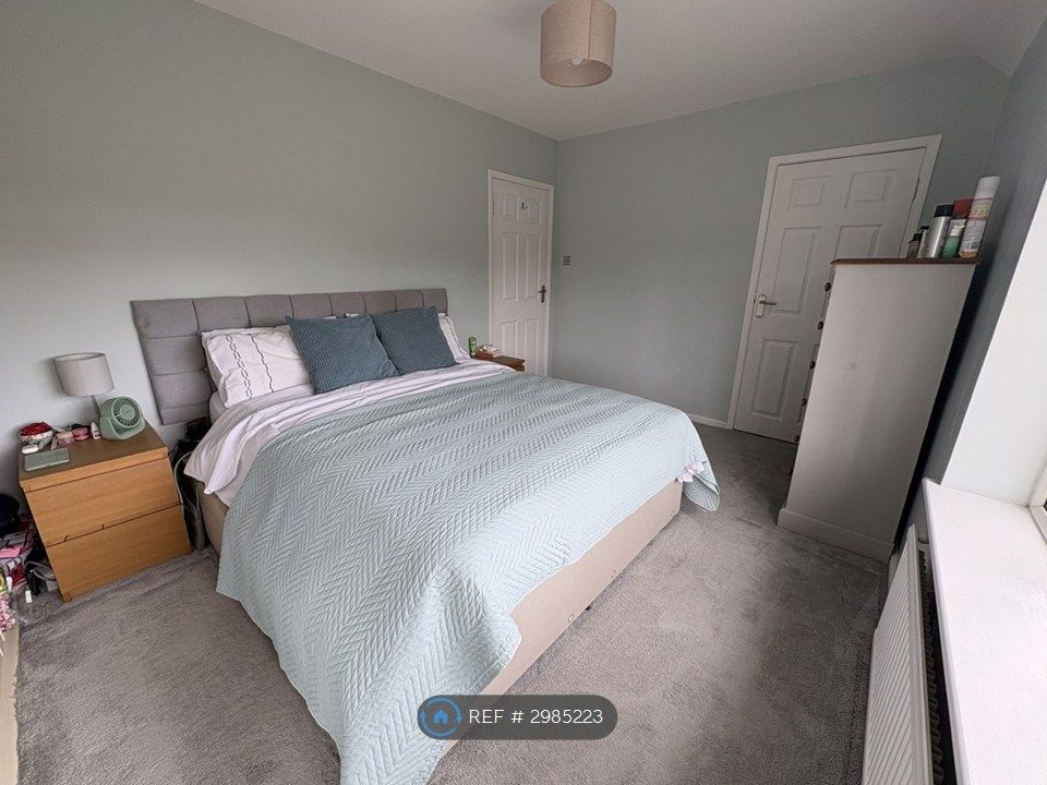 Property photo 3 of 8 Main Bedroom