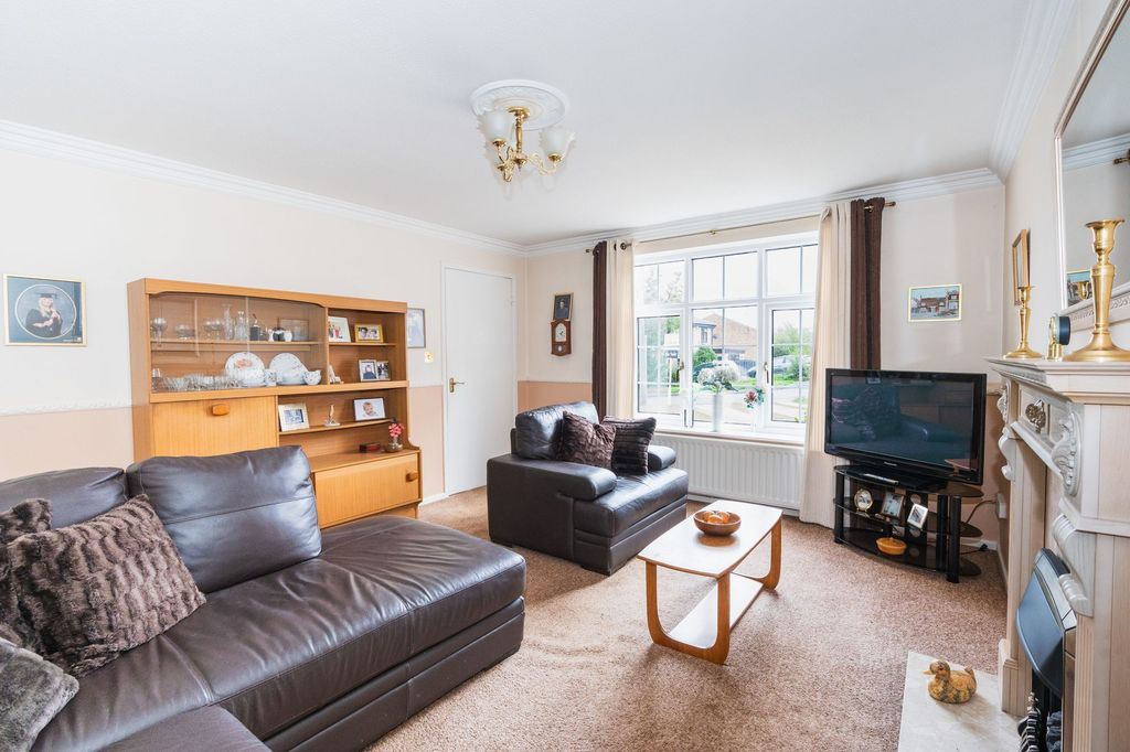 Property photo 2 of 28