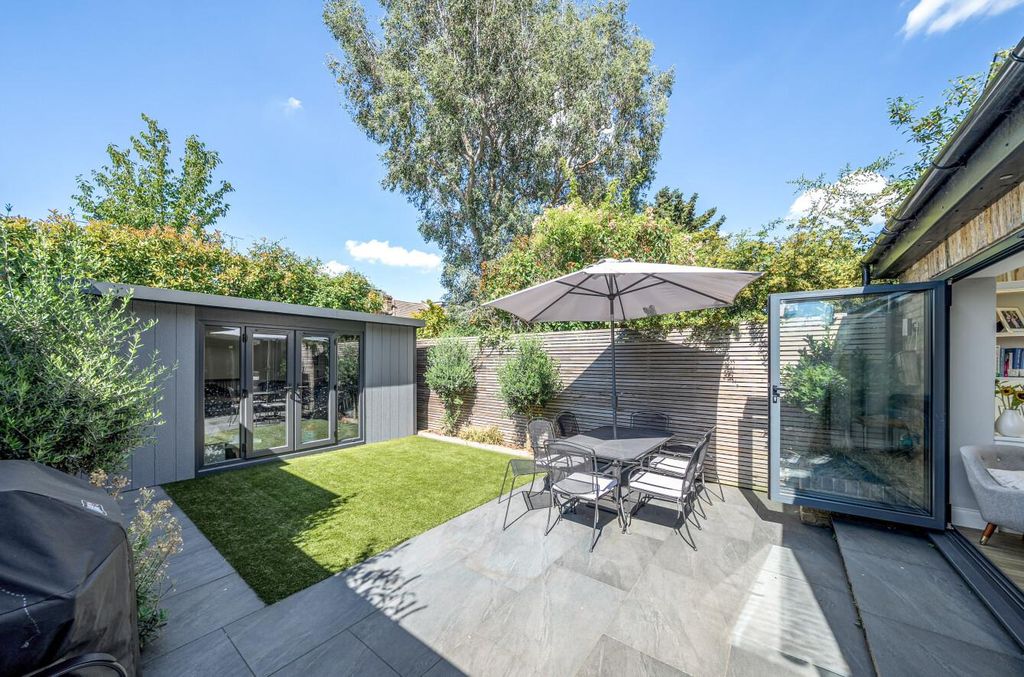 Property photo 2 of 18