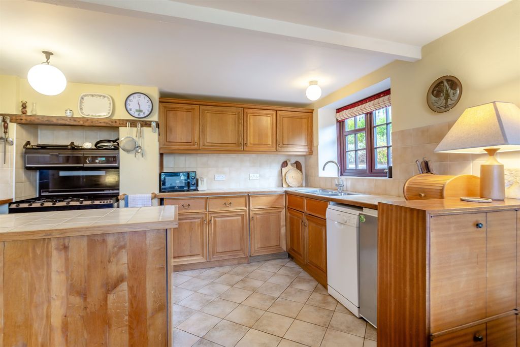 Property photo 2 of 25