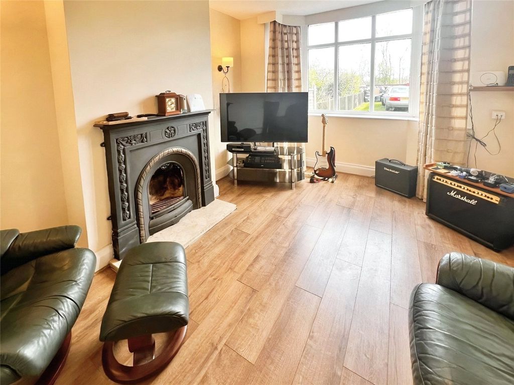 Property photo 2 of 16 Lounge