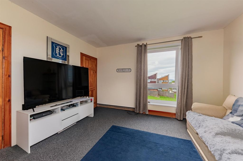 Property photo 2 of 11 96 Tweed Crescent Dundee-1.Jpg