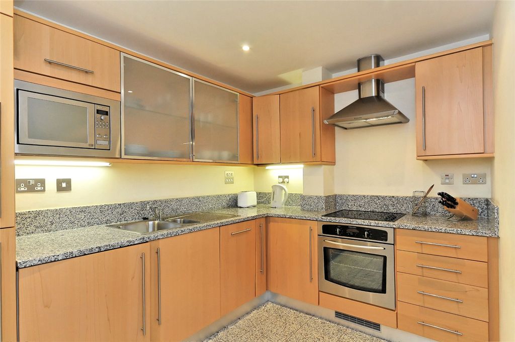 Property photo 3 of 6 Kitchen