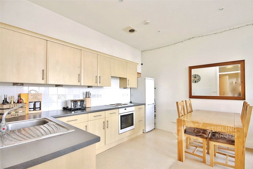 Property photo 3 of 6 Reception/Kitchen