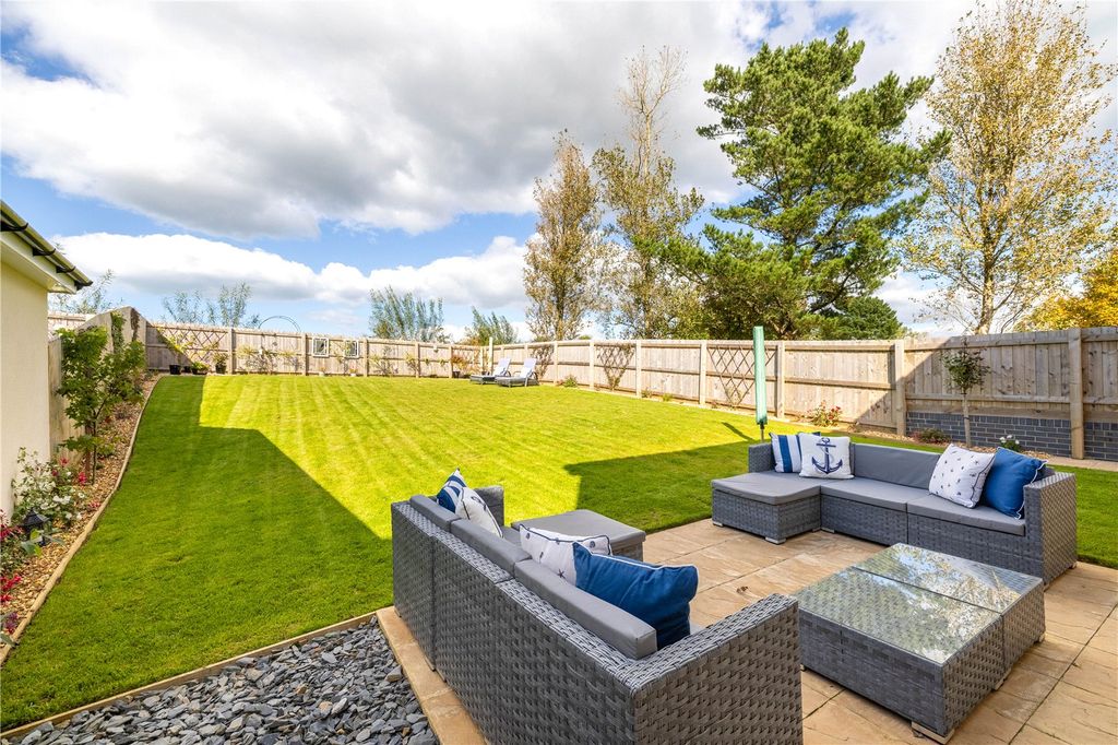 Property photo 2 of 37 Picture No. 49