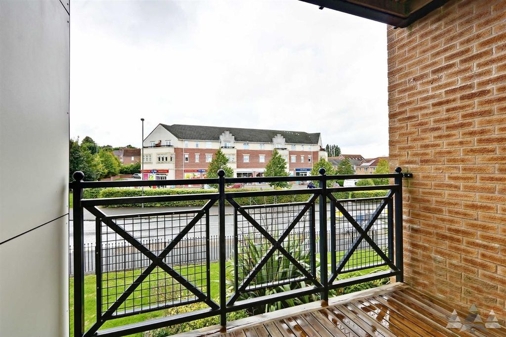 Property photo 2 of 11 Balcony