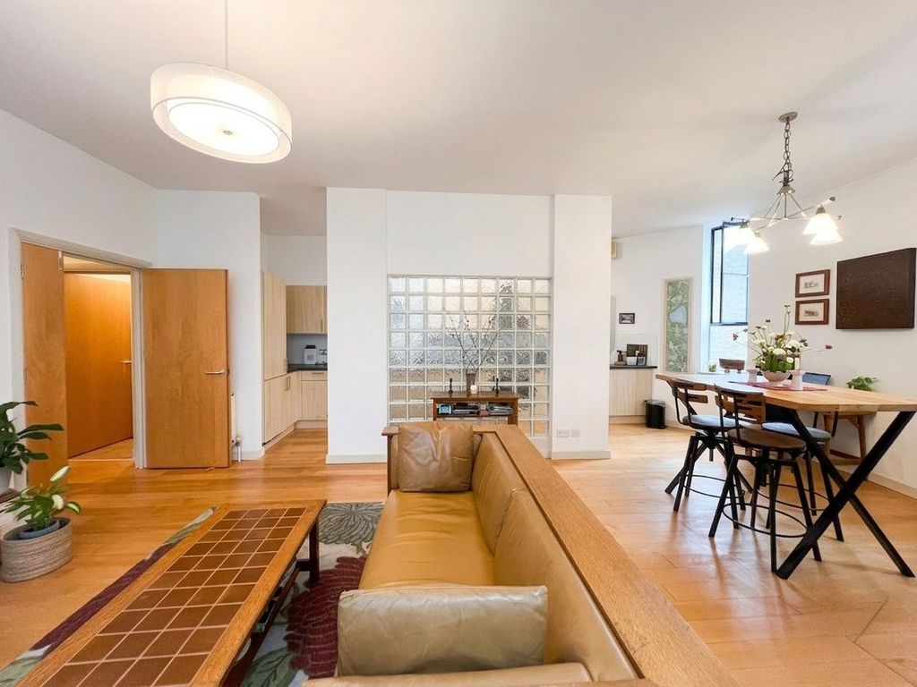 Property photo 1 of 32