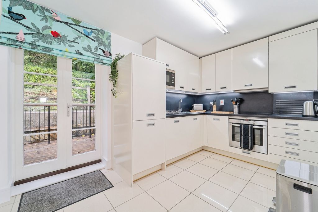 Property photo 3 of 20 Pbox-Img.Jpg