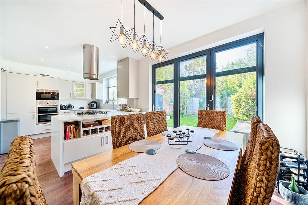 Property photo 2 of 18 Picture No. 17