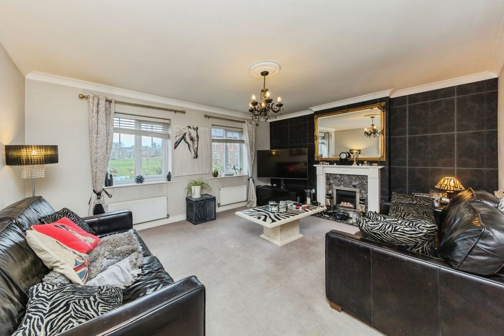 Property photo 3 of 17 Pbox-Img.Jpg