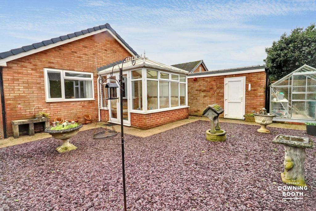 Property photo 2 of 28