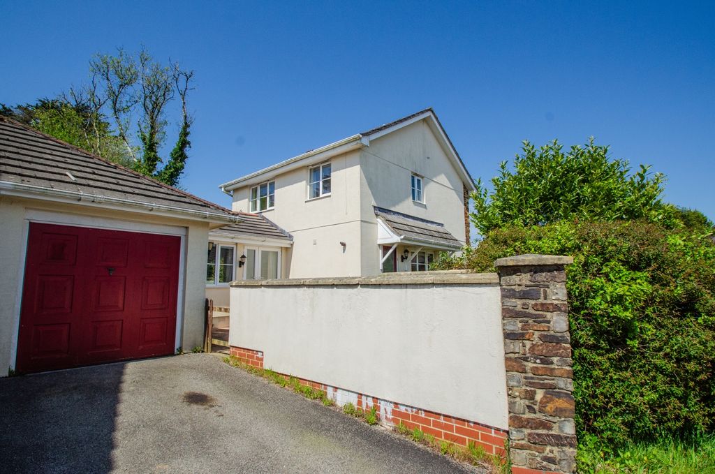 Property photo 2 of 14 9 Marks Drive Tps Bodmin 01208 74182-06