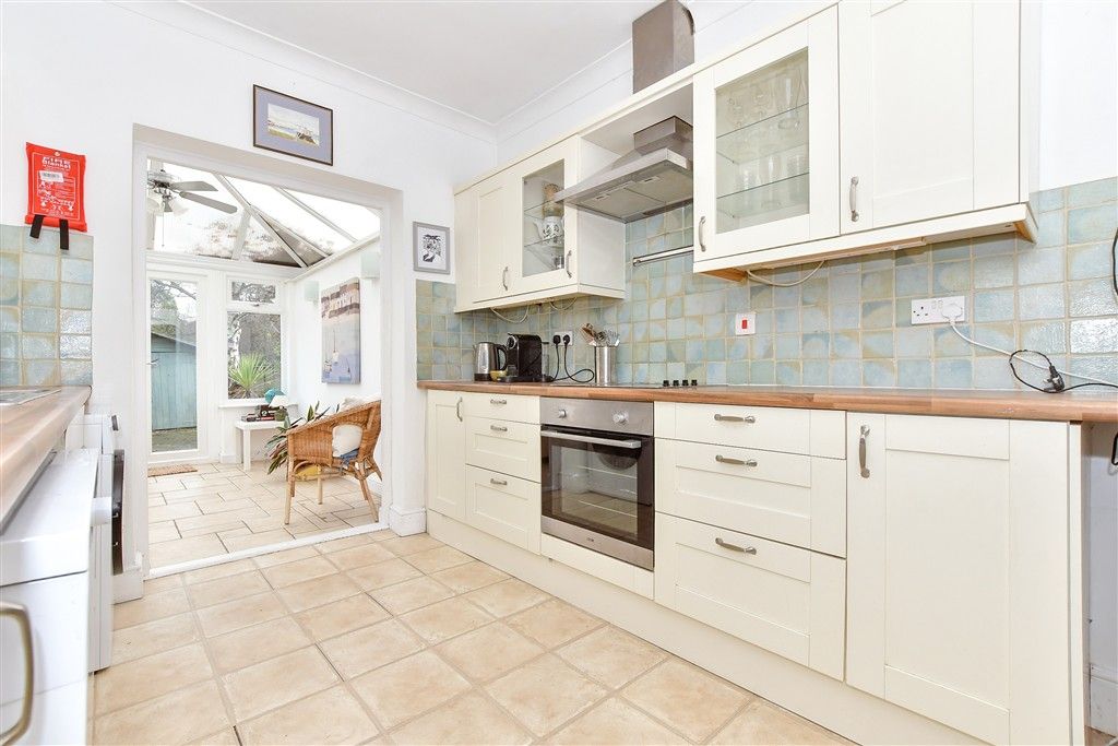 Property photo 3 of 12 Kitchen