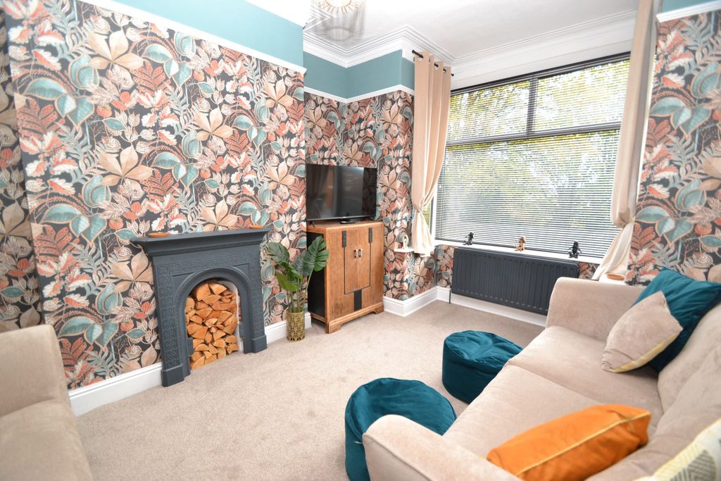 Property photo 1 of 19 Photograph 2