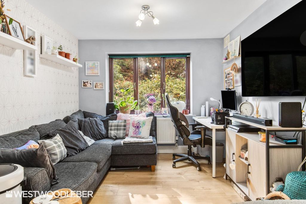 Property photo 3 of 10 Chilworthgate_6.Jpg