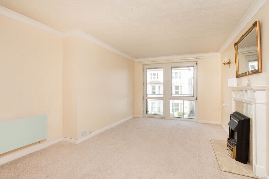 Property photo 2 of 16 Living Space