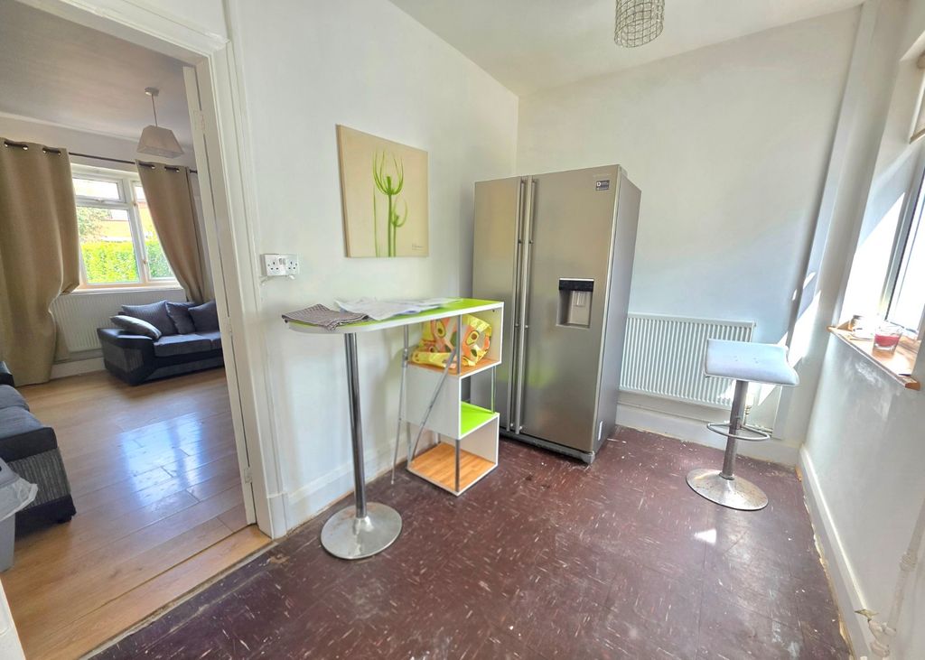 Property photo 3 of 11 Dining Kitchen