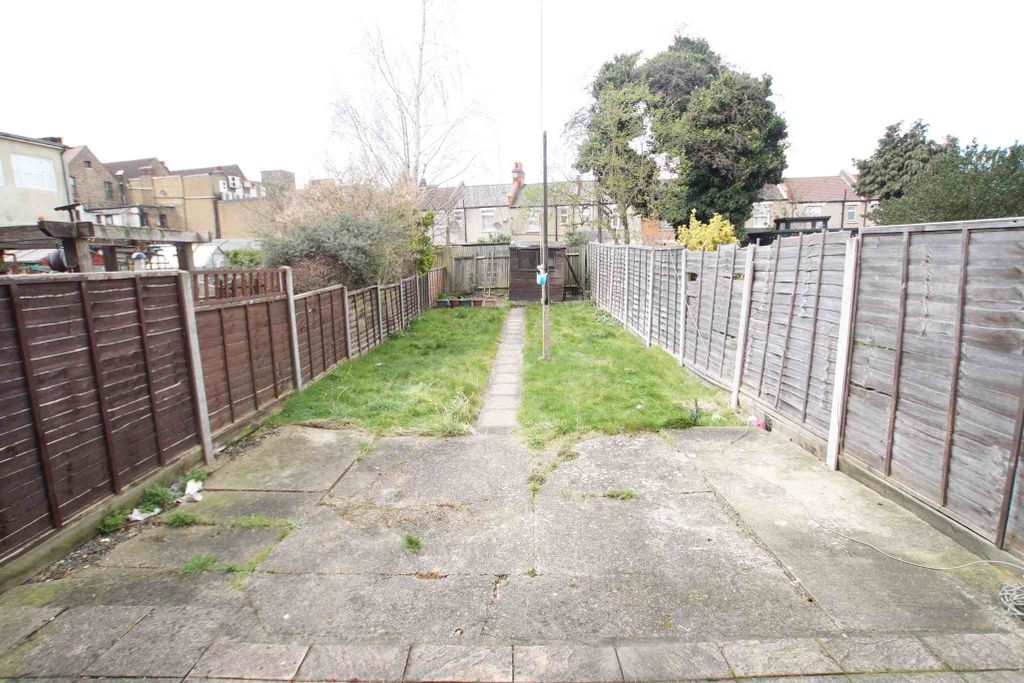 Property photo 2 of 8