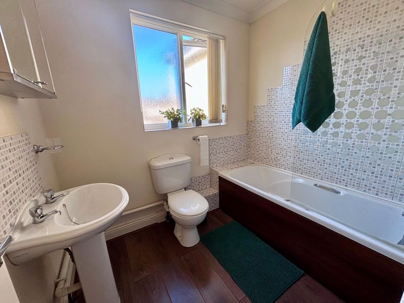 Property photo 3 of 11 Bathroom