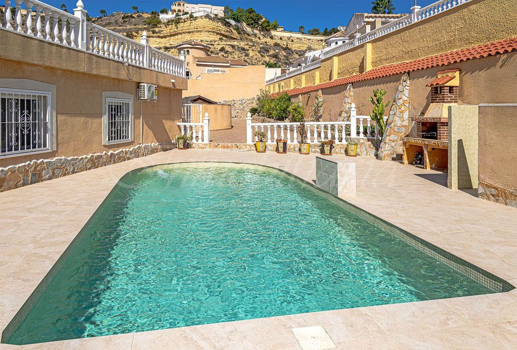 Property photo 2 of 37