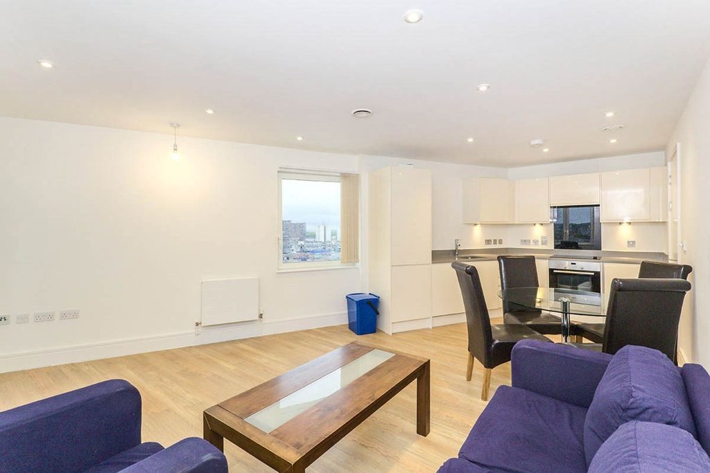 Property photo 2 of 8