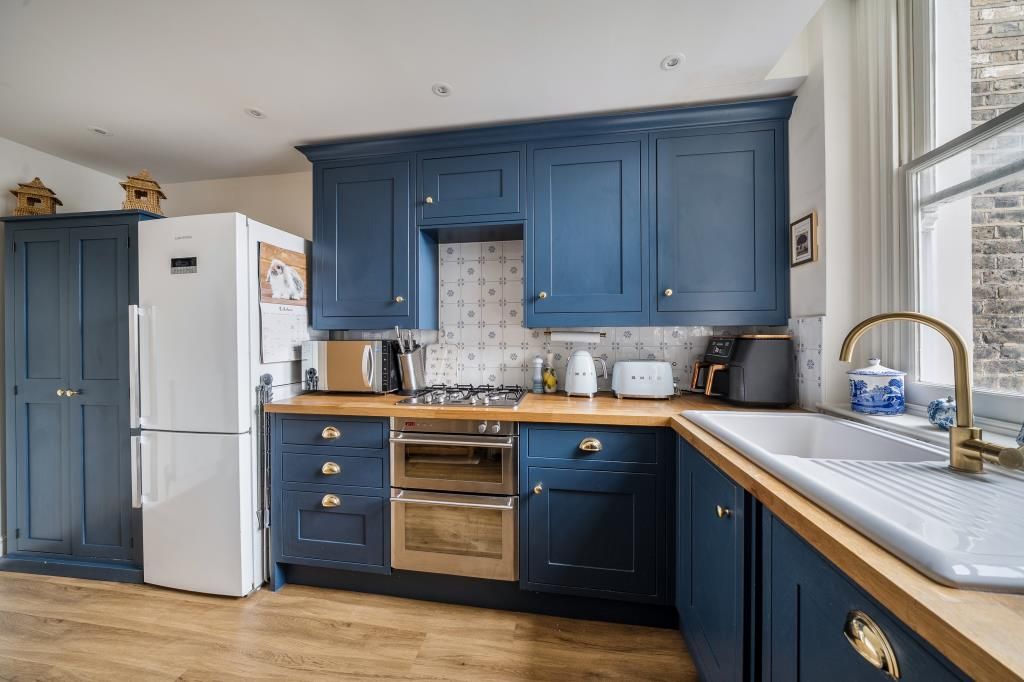 Property photo 3 of 21 Kitchen