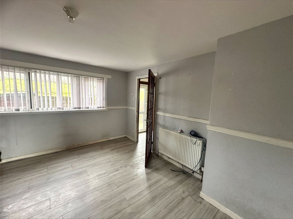 Property photo 3 of 8 Picture No. 04