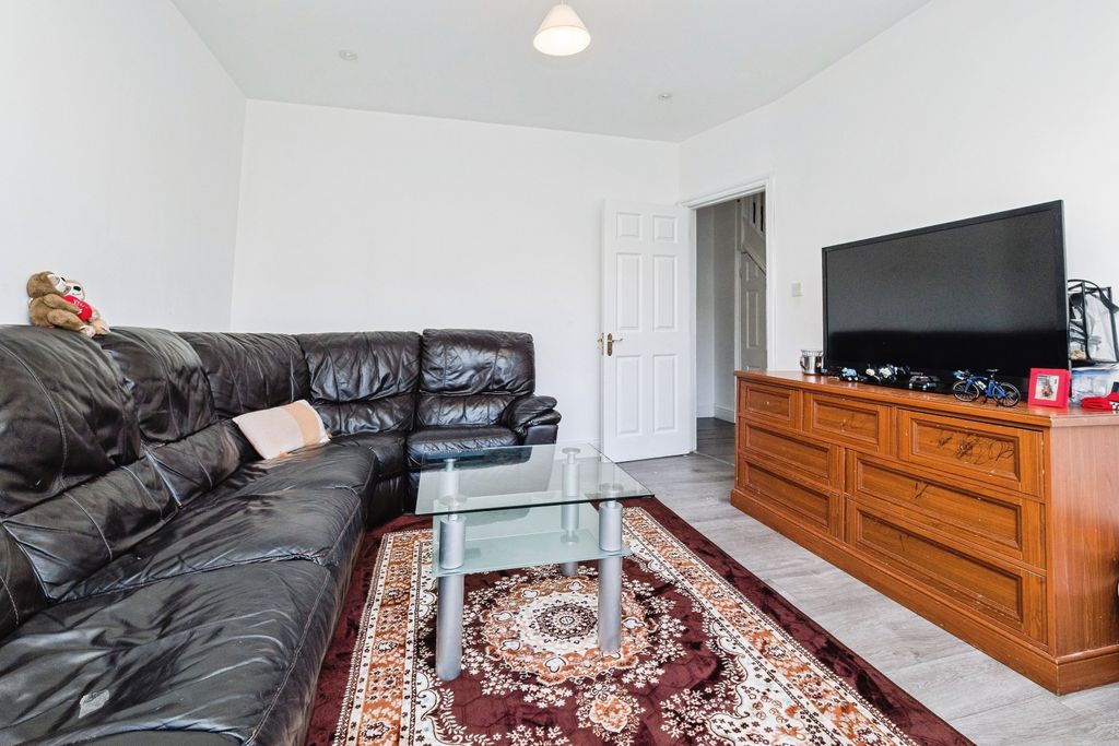 Property photo 3 of 20 3