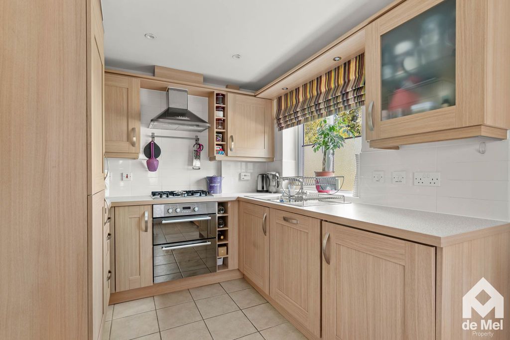 Property photo 2 of 14 Photo 9