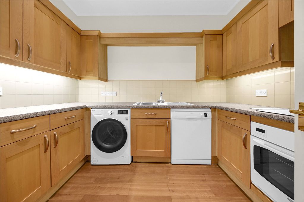 Property photo 3 of 11 Picture No. 37