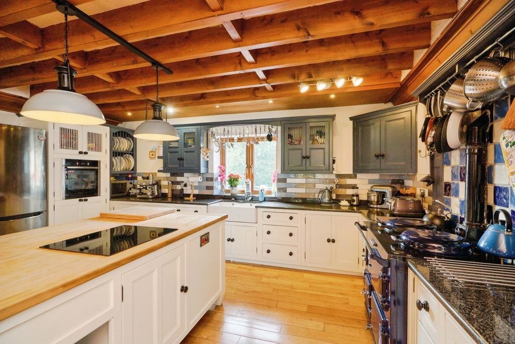 Property photo 3 of 28 Photo