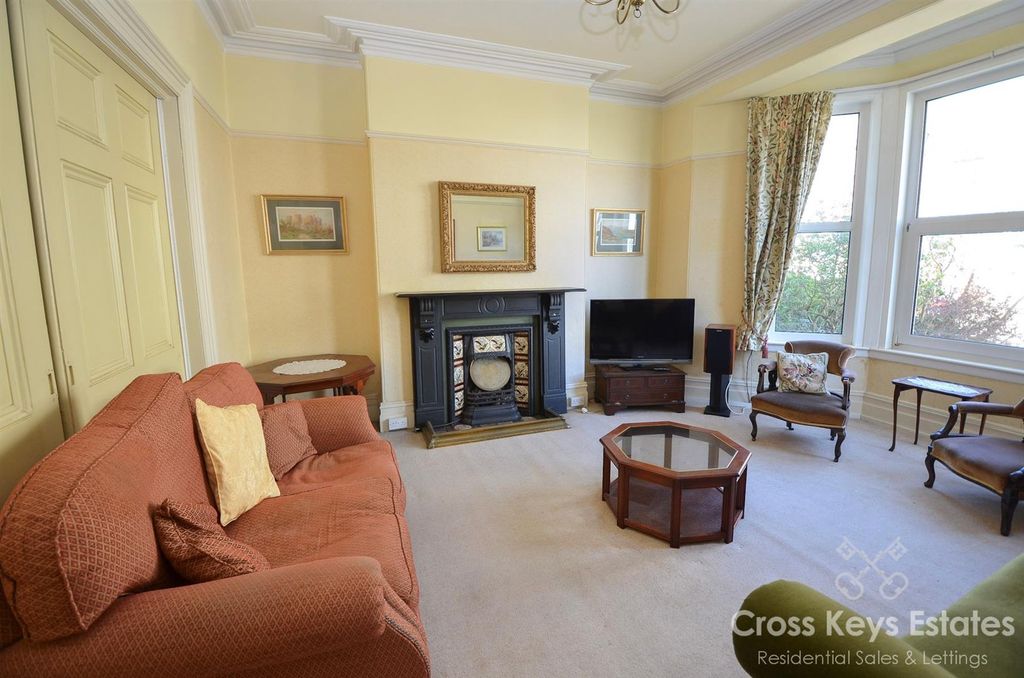 Property photo 3 of 31 Sitting Room