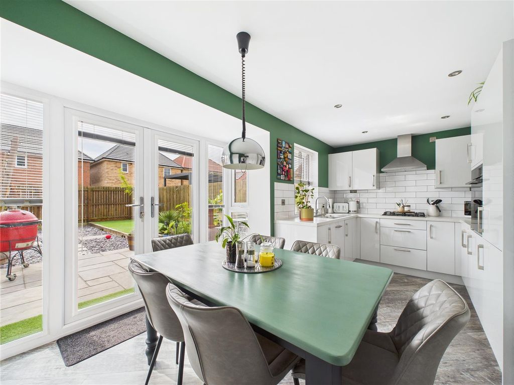 Property photo 2 of 16 Cam03303G0-Pr0191-Still005.Jpg