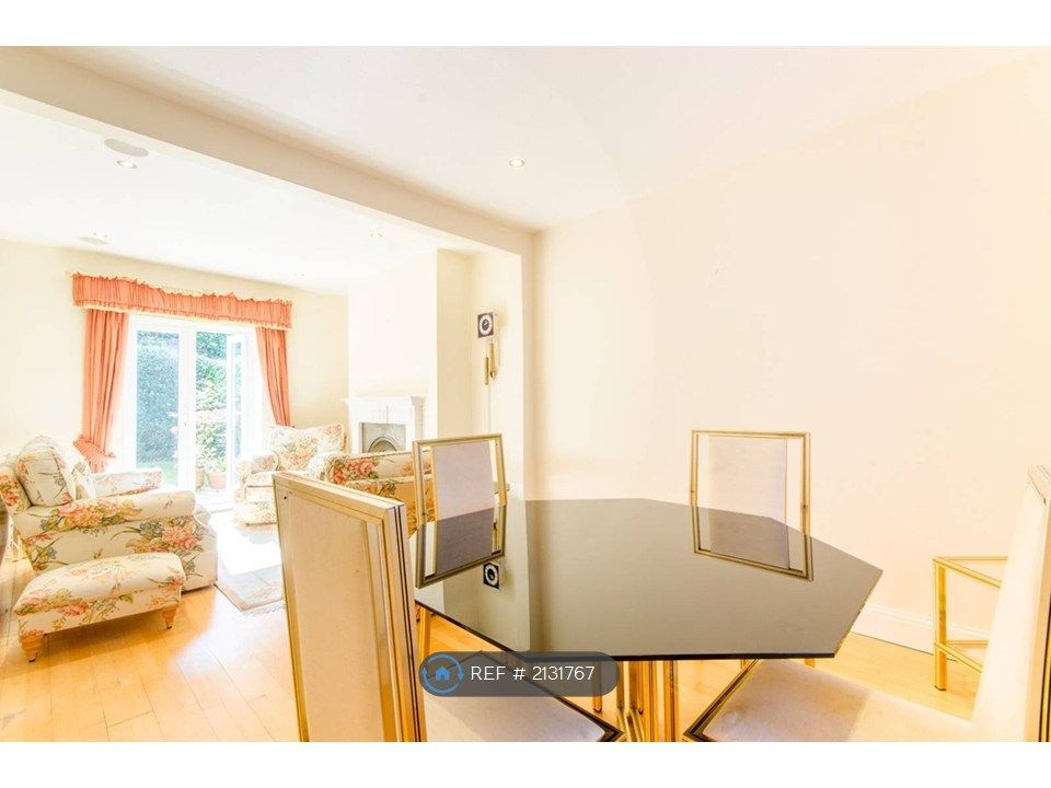 Property photo 3 of 9 Living Room Dining Room