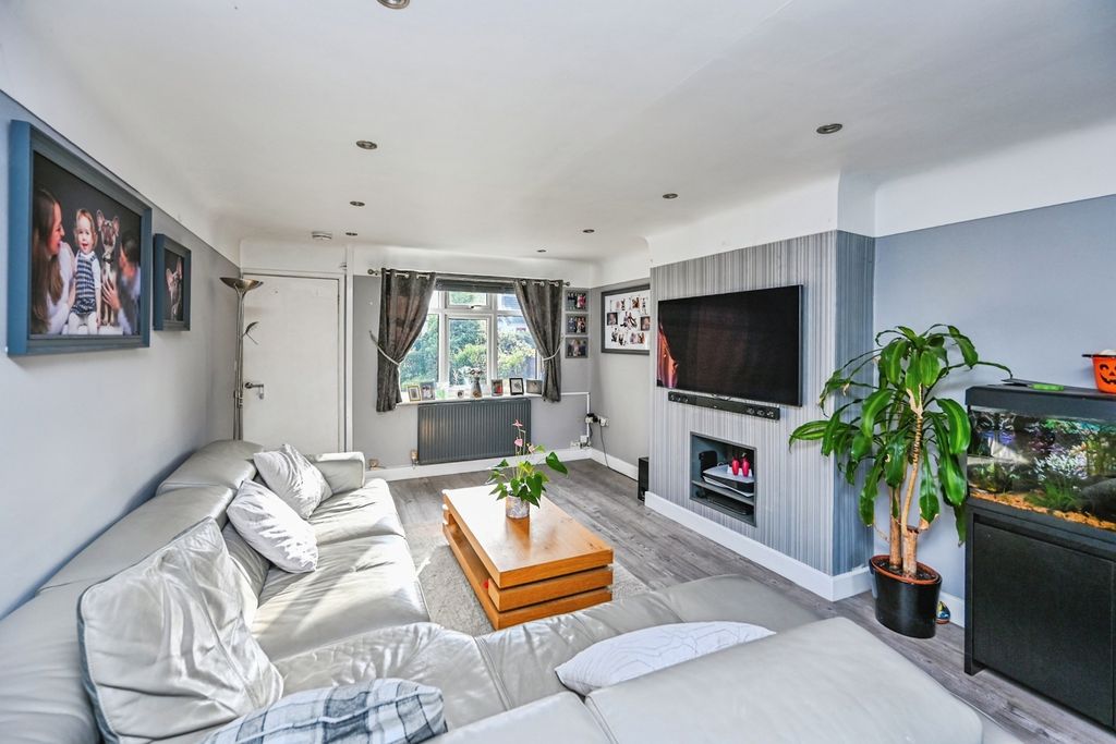 Property photo 3 of 14 Photo