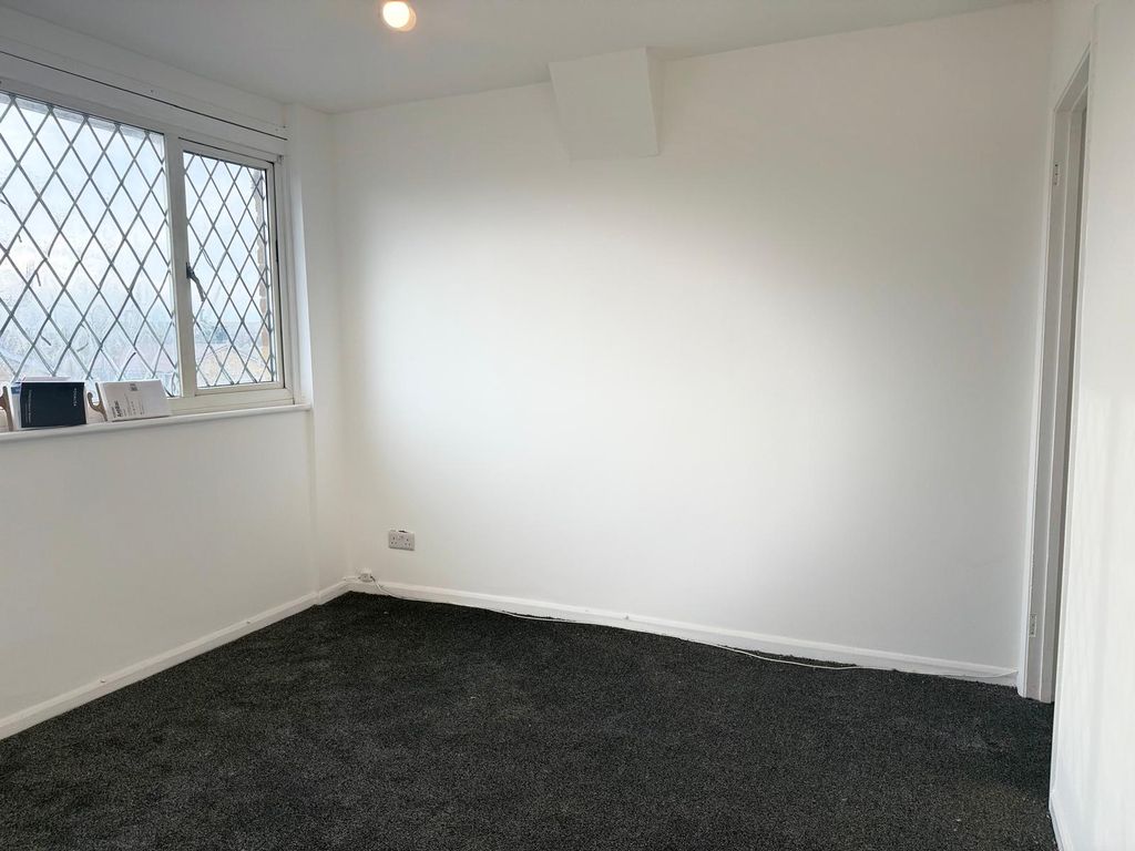 Property photo 3 of 8 Gallery