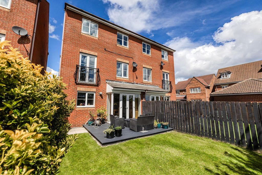 Property photo 1 of 46 Rear Garden