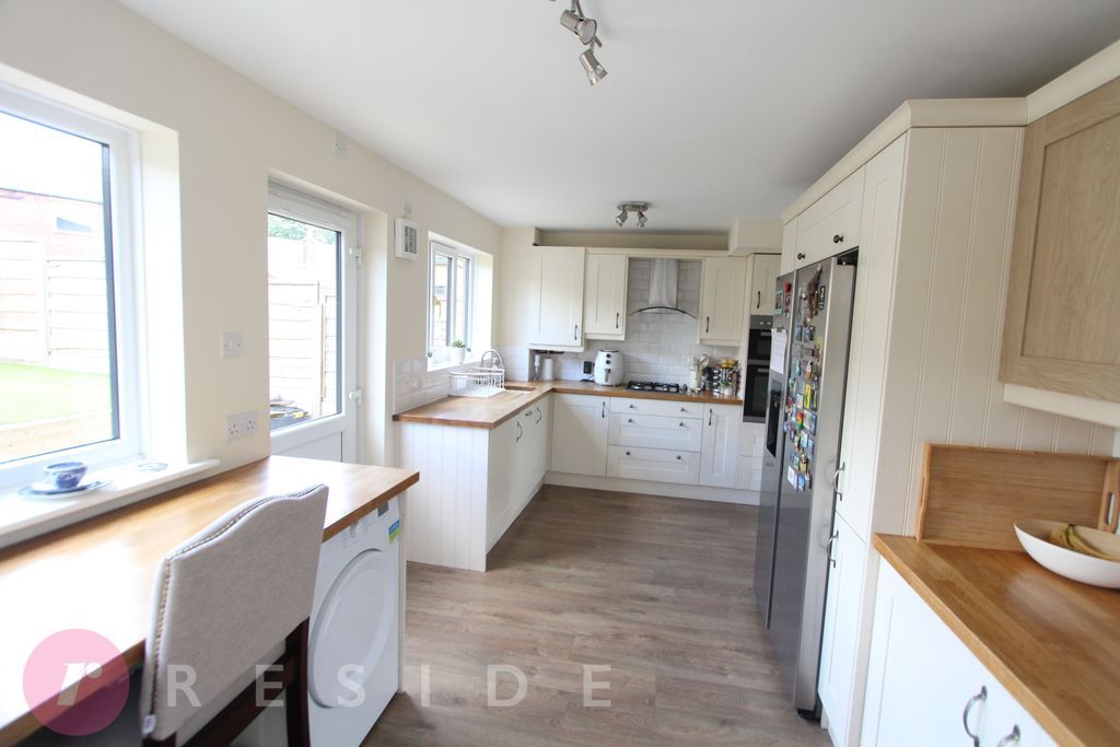 Property photo 2 of 18 Dining Kitchen