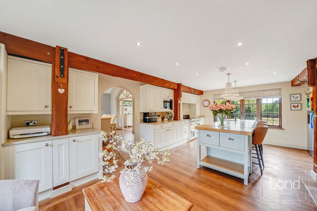 Property photo 3 of 27