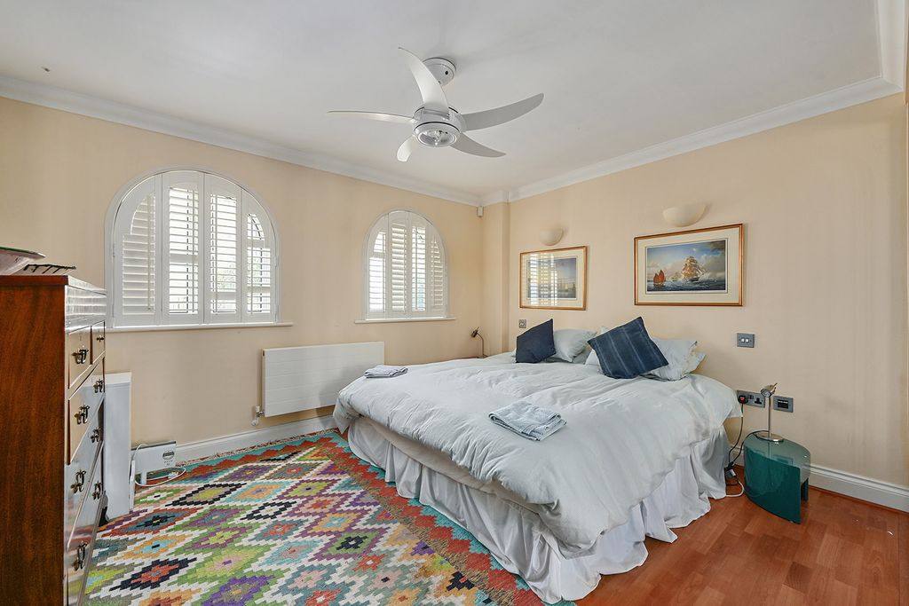 Property photo 2 of 28