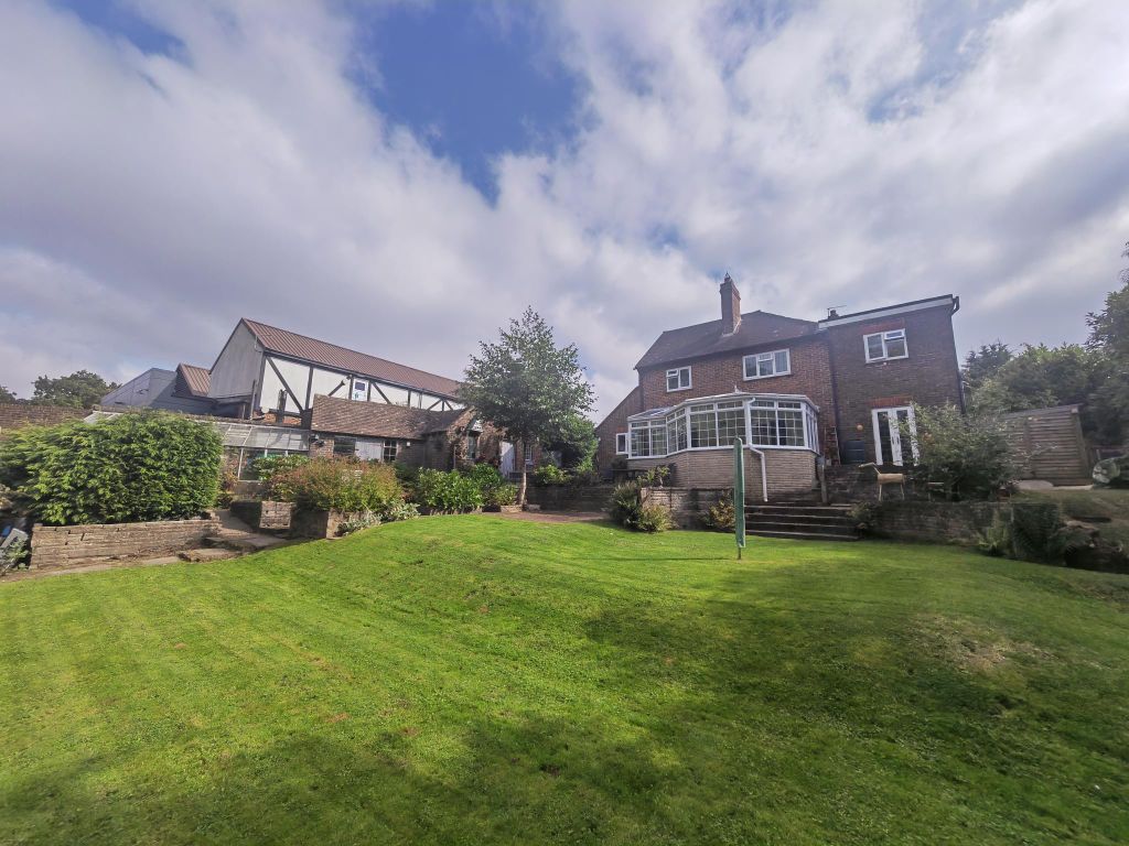 Property photo 2 of 21