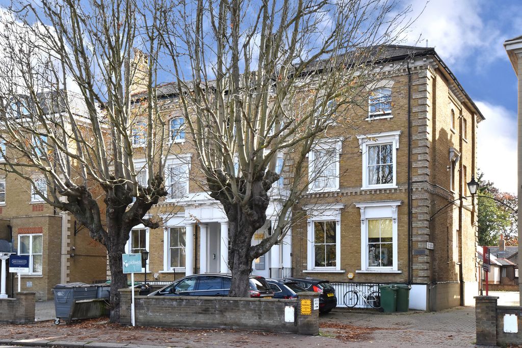 Property photo 2 of 11