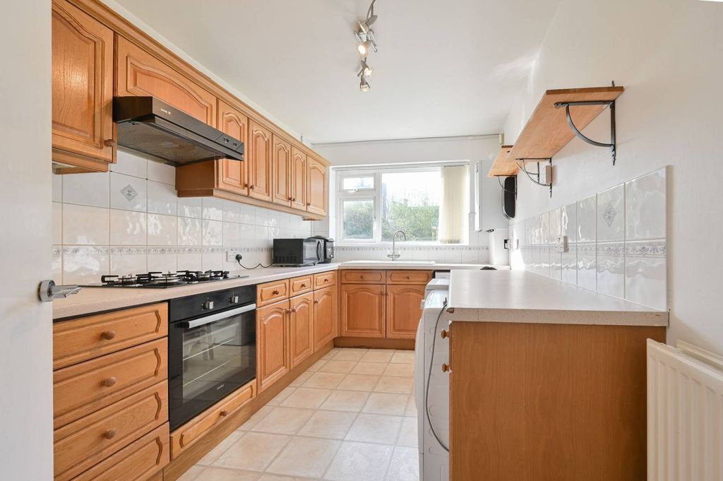 Property photo 3 of 12