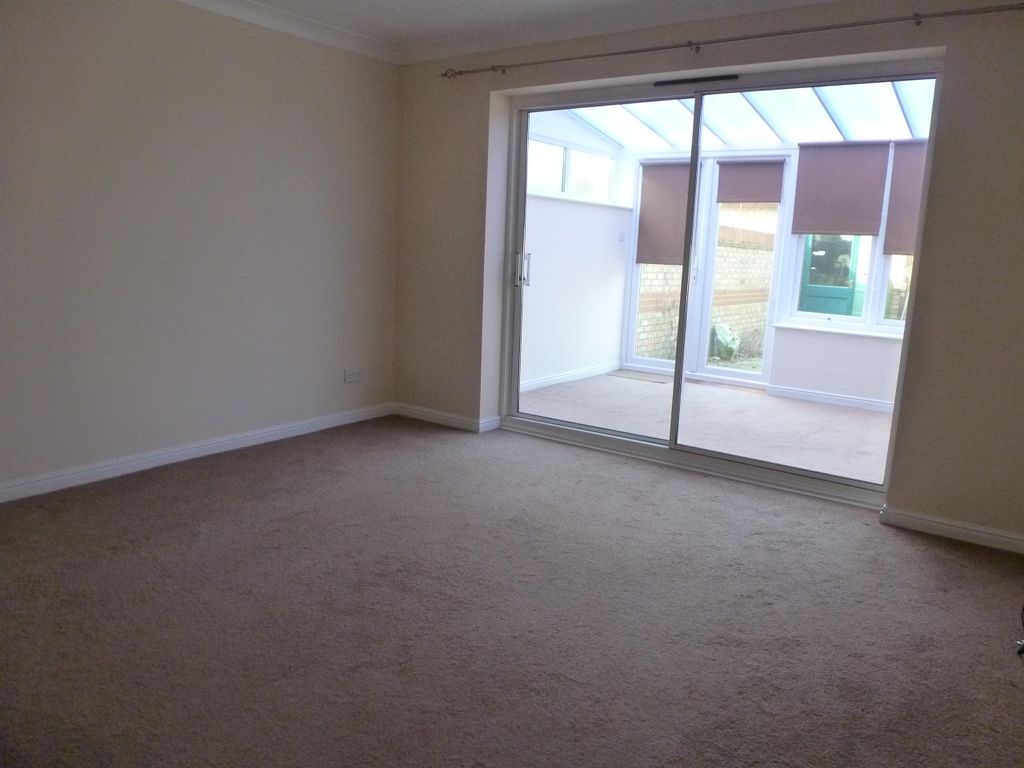 Property photo 3 of 9 Living Room