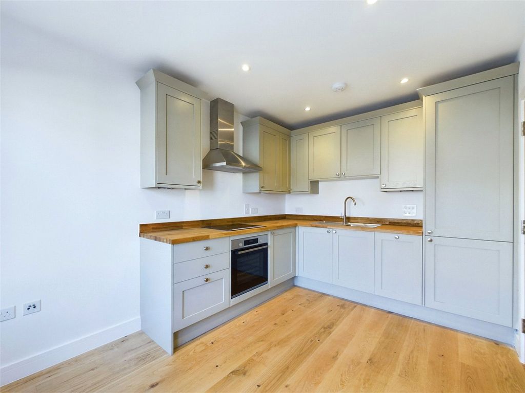 Property photo 3 of 21 Kitchen