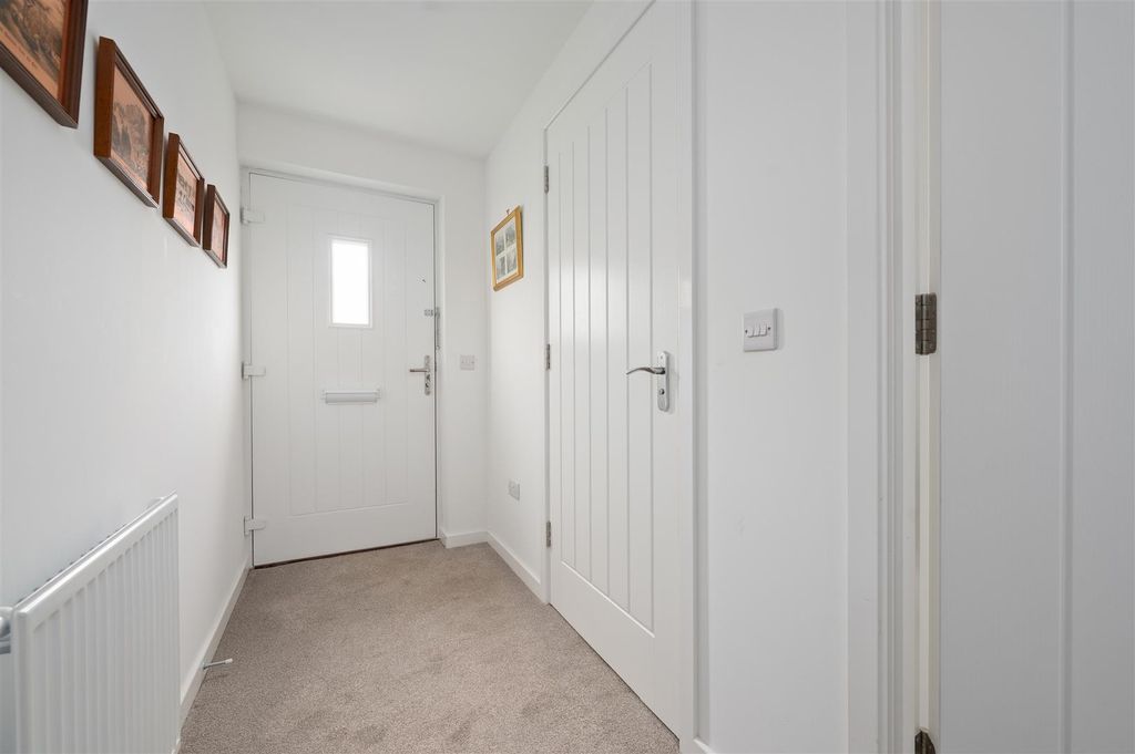 Property photo 3 of 26 70Hawkstreet006.Jpg